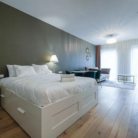 Апартаменты Luxurious Centre Flat Near Freedom Square *