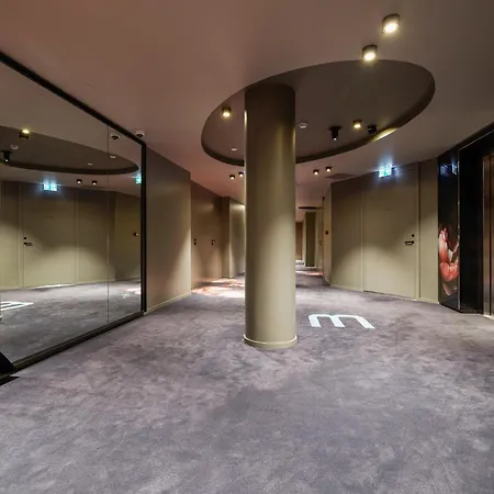 Luxurious Centre Flat Near Freedom Square Апартаменты *