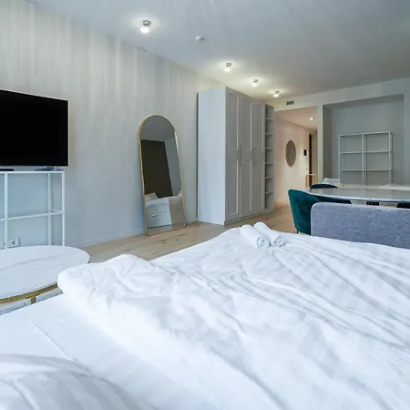 Апартаменты Luxurious Centre Flat Near Freedom Square