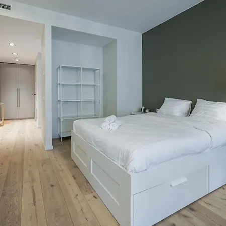 Апартаменты Luxurious Centre Flat Near Freedom Square
