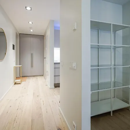 Luxurious Centre Flat Near Freedom Square Апартаменты *